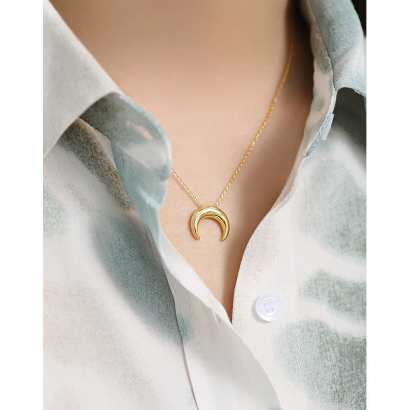 Crescent Moon 925 Sterling Silver Necklace