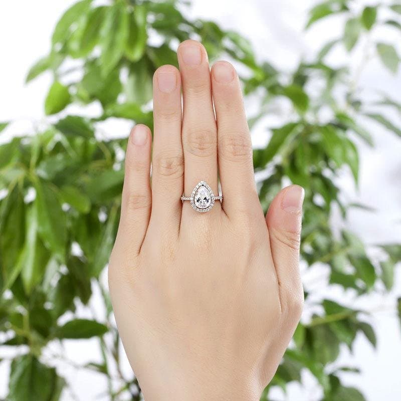 2 Ct Pear Cut Ring