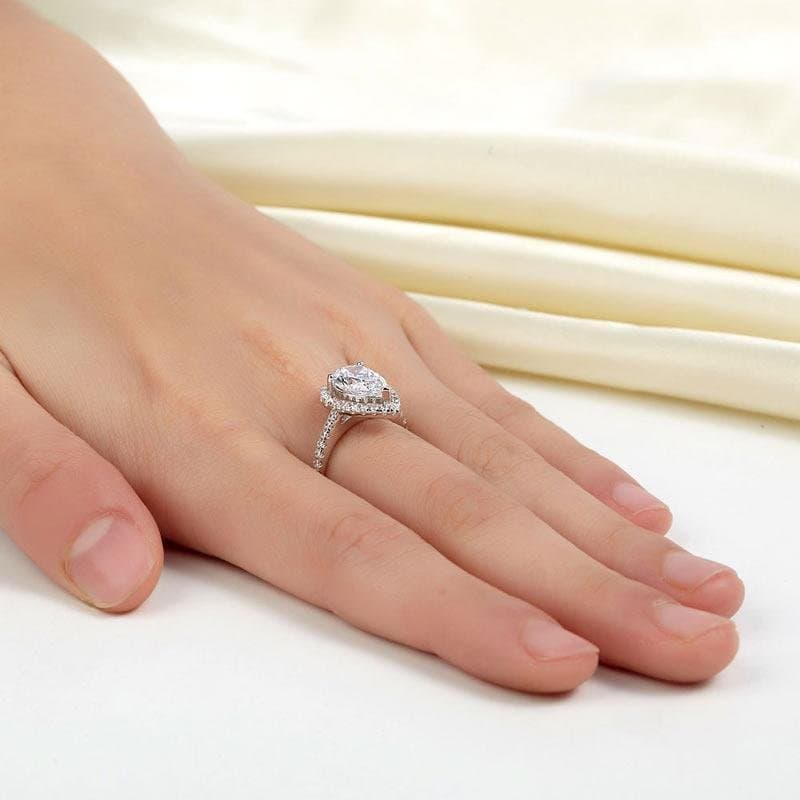 2 Ct Pear Cut Ring