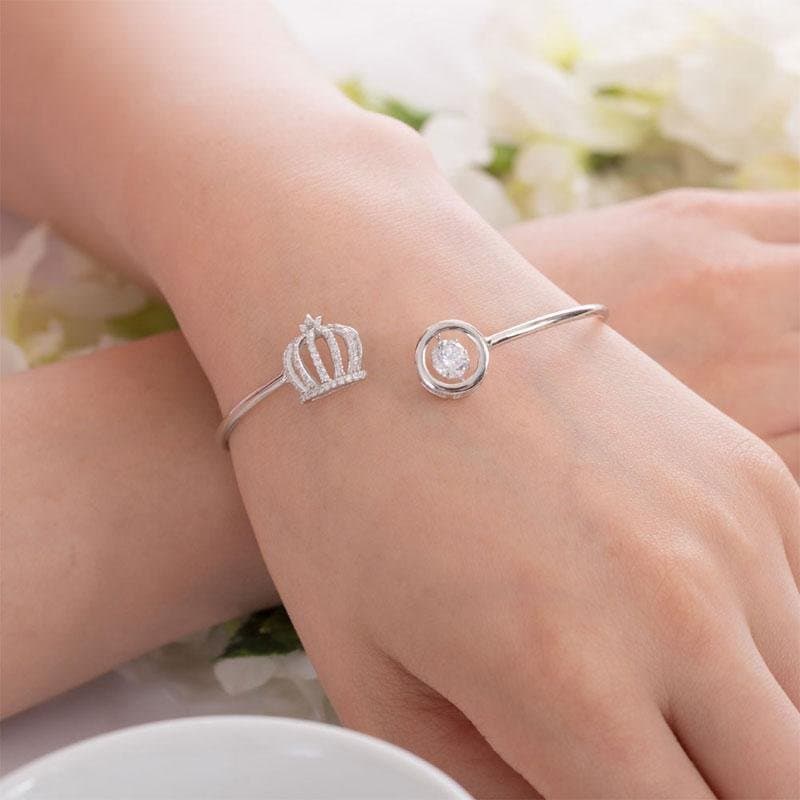 Dancing Stone Crown Bangle
