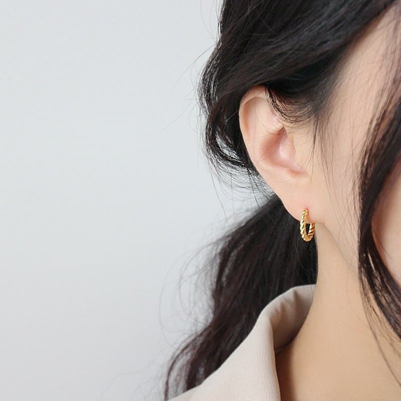 Minimalist Twisted Circle 925 Sterling Silver Huggie Hoop Earrings