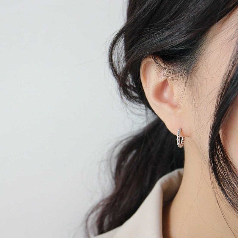 Minimalist Twisted Circle 925 Sterling Silver Huggie Hoop Earrings
