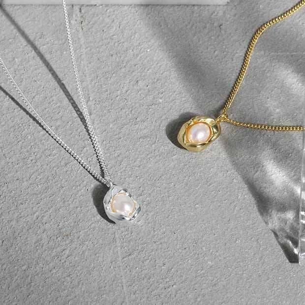 Elegant Oval Shell Genuine Cultured Pearl 925 Sterling Silver Necklace