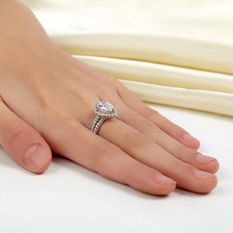 2 Ct Pear Ring Set