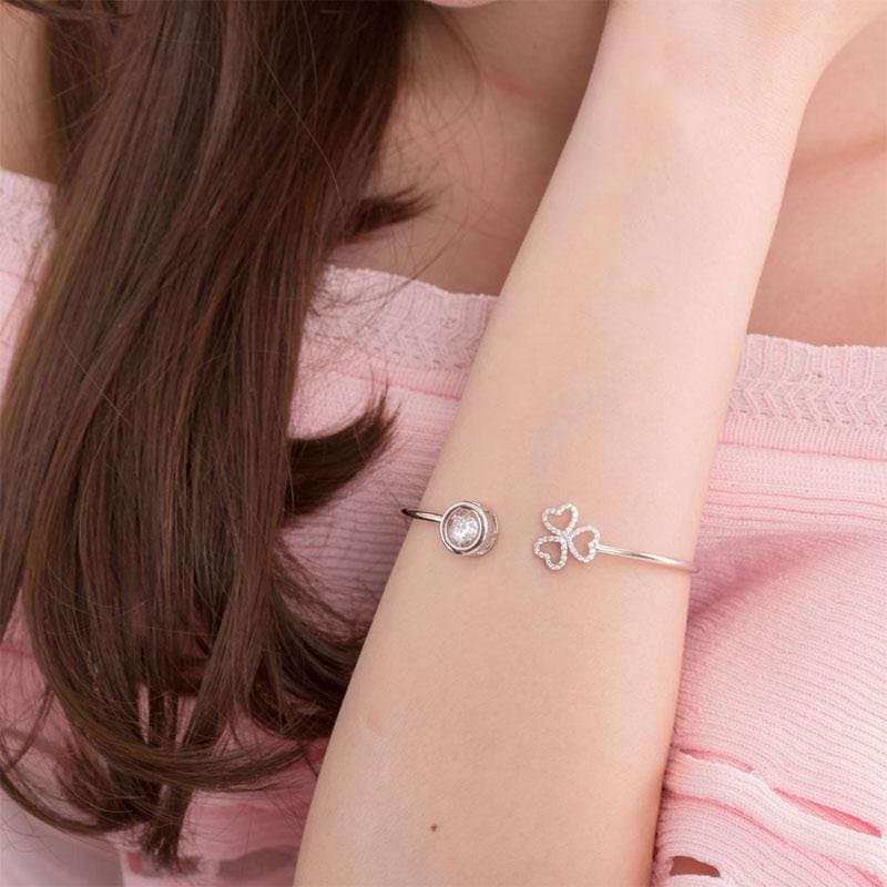 Dancing Stone 3 Hearts Flower Bangle