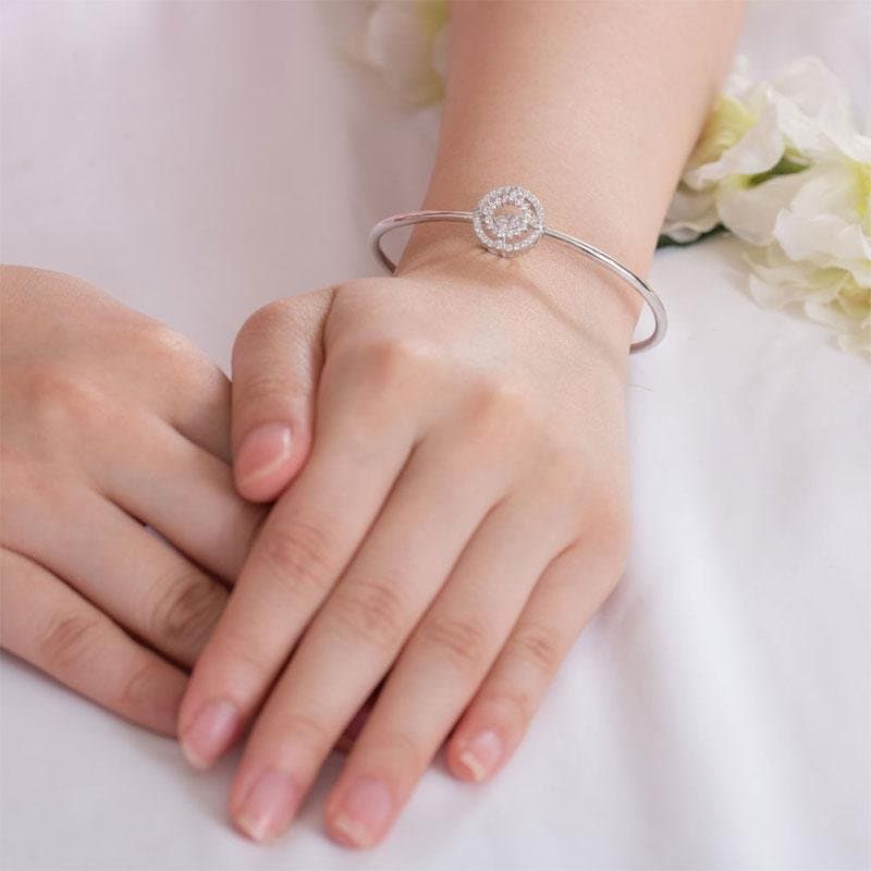 Halo Dancing Stone Bangle