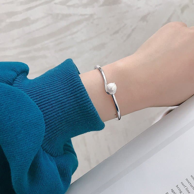 Round Shell Pearl 925 Sterling Silver Open Bangle