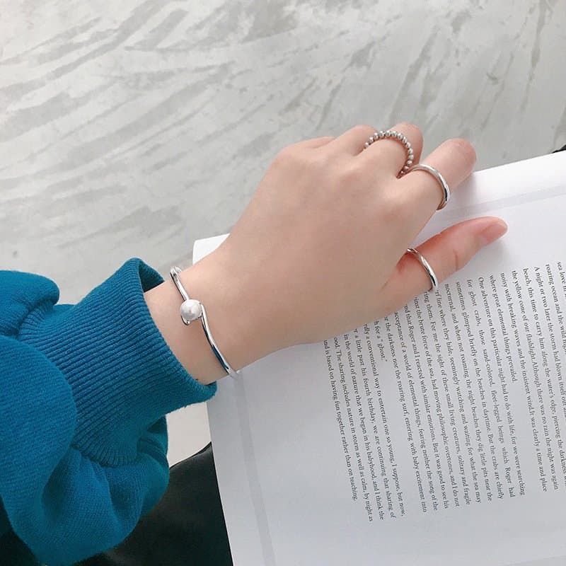 Round Shell Pearl 925 Sterling Silver Open Bangle